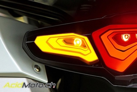 BMW présente un nouvel éclairage OLED une diode électroluminescente  organique » , le site suisse de l'information moto