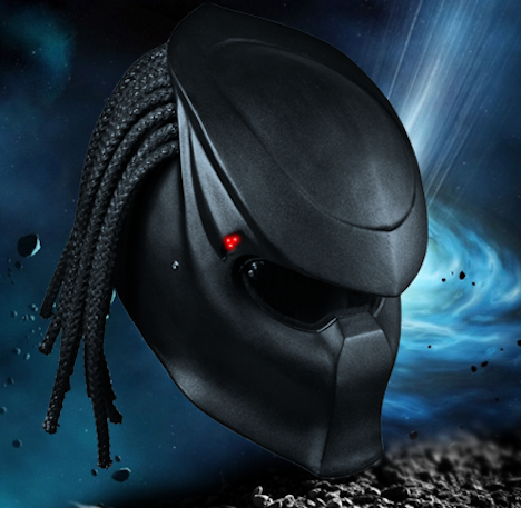 Devenez un Predator 2 ! Mais uniquement en mettant ce casque à l'effigie du  monstre » , le site suisse de l'information moto