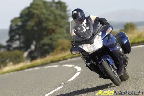 Triumph Trophy 1200 SE - Hinckley monte le son!