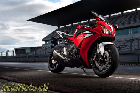 Honda CBR1000RR 2012 - Facile, même sous le déluge!