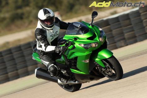 La Kawasaki ZZR 1400 entre en action sur l&#039;asphalte de Nardò (I) ! 