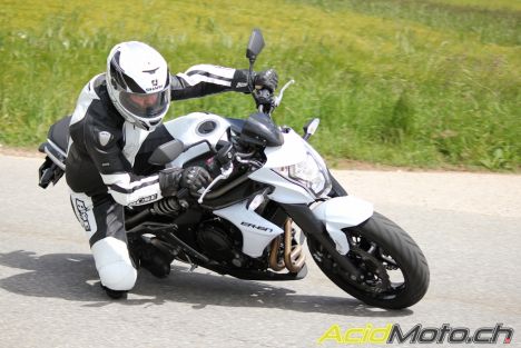 Kawasaki ER-6n, le millésime 2012 prêt à l'attaque !