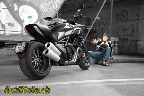 Ducati Diavel – Le Diable s’habille en carbone