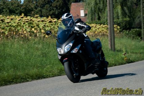Yamaha T-Max XP500 - LE scooter