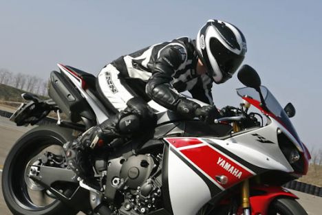 Yamaha R6 et R1 2012 sur le circuit de l'Anneau du Rhin