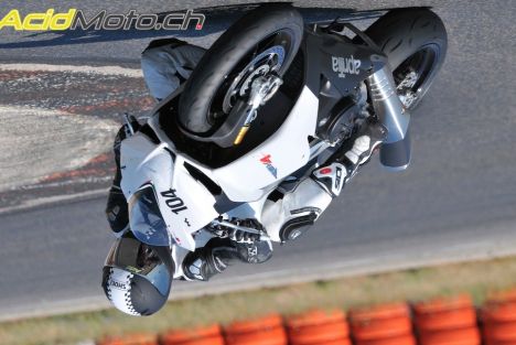 Le Dunlop D212 GP Racer à l'épreuve de la piste !