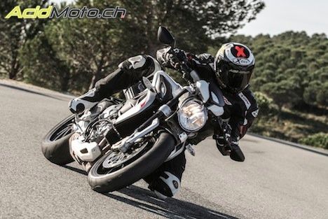 MV Agusta Dragster 800 - Course de Drag en courbe