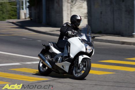 Honda Integra 700 - Un peu comme notre fondue moitié-moitié