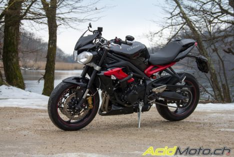 La Triumph Street Triple R ABS 2013 à l&#039;épreuve du feu... ou de la neige