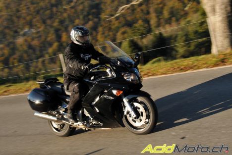 La Yamaha FJR 1300 AS, grand-mère en déambulateur automatique !