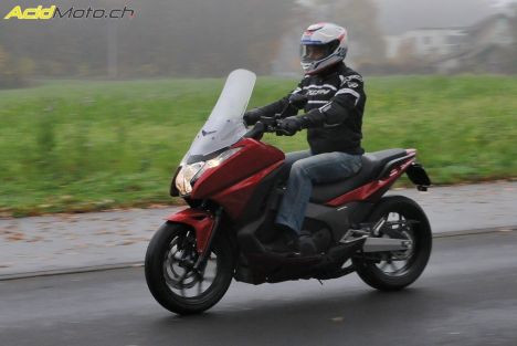 Essai du maxi-scooter Honda Integra NC750D