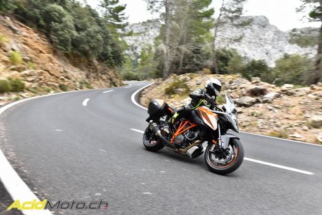 Essai KTM 1290 Super Duke GT - Scotchée par terre ou suspendue aux nuages