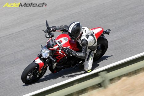Essai de la Ducati Monster 1200R 2016 - Le monstre affûte ses crocs