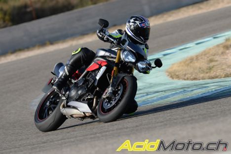 Essai Triumph Speed Triple R 2016 - Une mise à jour sérieuse pour le roadster à succès