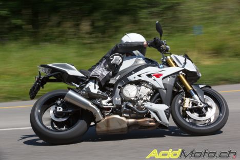 BMW S1000R - BMW enfile un string à sa sportive