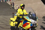 Les ambulanciers, eux aussi, savent rouler un deux-roues