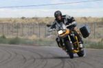 Chris McNeil s&#039;exhibe sur une BMW F800 GS