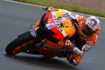 Stoner prend la pole sous la pluie du Sachsenring - Spies et Pedrosa complètent la première ligne