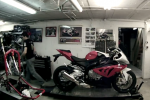 Dis, tu peux m'expliquer comment on prépare une Superbike ?