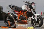 La KTM 690 Duke &quot;Track&quot; 2012, l&#039;arme des rookies !