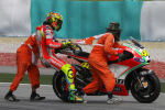 Rossi manque de se faire dérober sa moto !