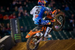 Ryan Dungey s'impose au guidon de sa KTM lors du Supercross de Chase Field