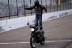 Triumph Scrumbler, la moto à tout faire - Même du Stunt !