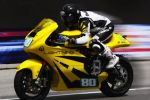 La BMW S1000RR s&#039;attaque à une Superbike électrique à Infineon Raceway