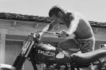 Triumph Bonneville T100 McQueen Edition – Les photos et infos officielles