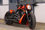 V-Rod Toro Rosso - Ferrari style - par Vida Loca Chopper$