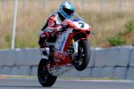 Carlos Checa s’improvise Père Noël pour Ducati