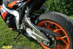 Notre photographe, en extase devant la Honda CBR1000RR Repsol Edition