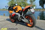 Notre photographe, en extase devant la Honda CBR1000RR Repsol Edition