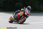 Notre photographe, en extase devant la Honda CBR1000RR Repsol Edition