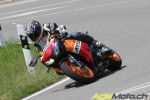 Notre photographe, en extase devant la Honda CBR1000RR Repsol Edition