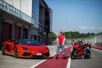 Dovizioso s’amuse en Aventador