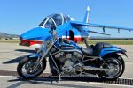 Une V-Rod aux couleurs de la Patrouille de France mise aux enchères