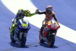 Valentino Rossi et Marc Márquez vont s'affronter sur la terre