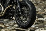 Yard Built präsentiert mit der Moto di Ferro XV950 „Speed Iron&quot; reines Heavy Metal