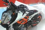 La KTM 390 Duke 2017 se dévoile peu à peu