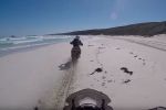 L&#039;aventure extrême en KTM 1190 Adventure R vue par deux Australiens