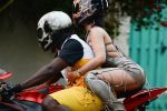 La chanteuse Rihanna se la joue &quot;Gangsta&quot; en BMW S1000RR