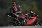 MV Agusta F4 LH44 – Avec du vrai Lewis Hamilton dedans