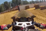 La Ducati 1199 Panigale s'essaye au flat track - Chute ou pas ?