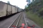 Enduro sur les mauvaises voies - Lorsque le train sonne une fois !