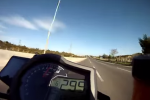 Il slalome sur une autoroute à 299km/h au guidon de sa KTM 1290 Super Duke R