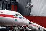 Mat Rebeaud joue à saute moutons avec les avions du musée de Lucerne