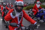 A Neuchâtel les pères Noël arrivent à moto