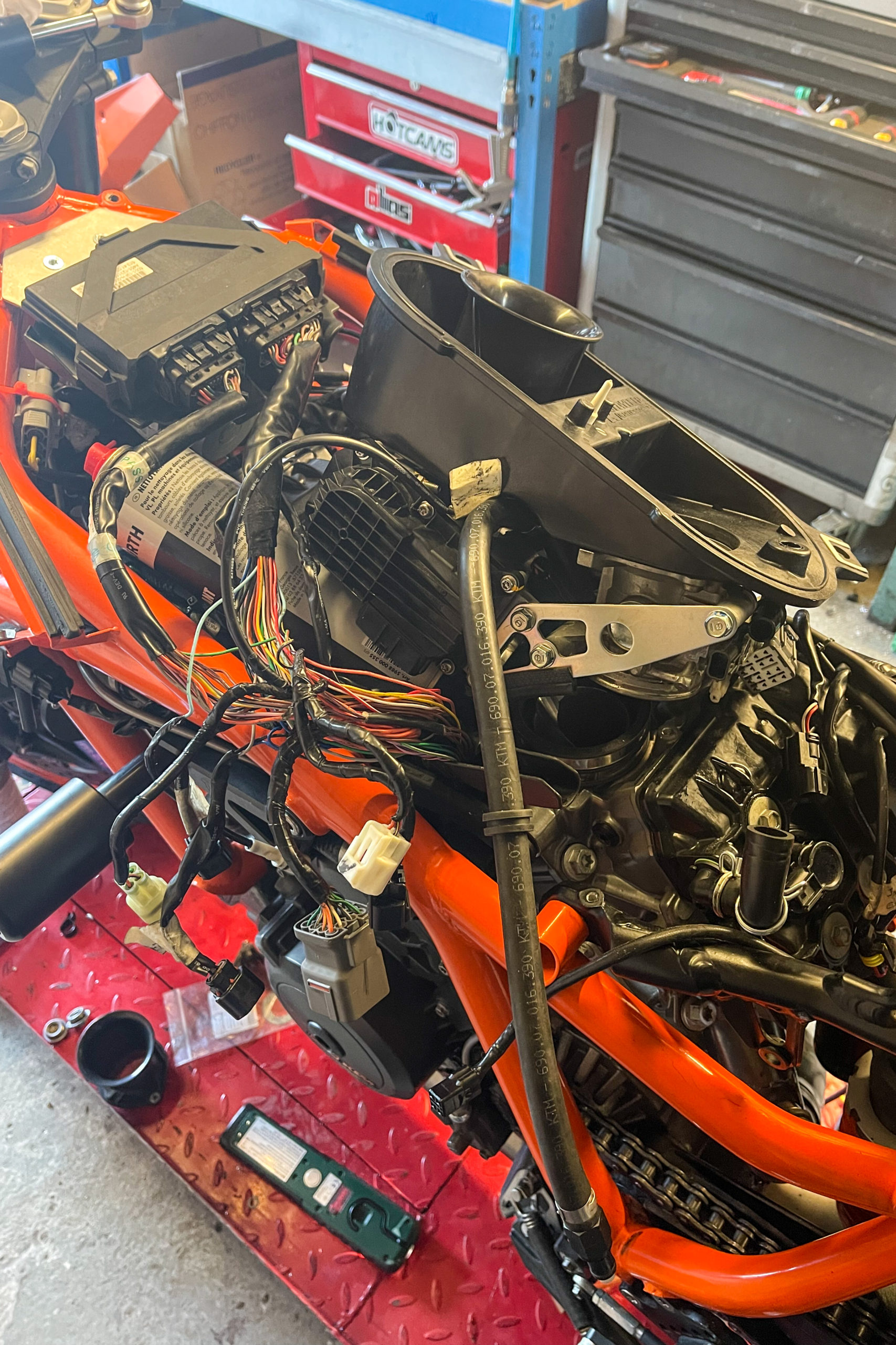 KTM_Super-Duke-RC8-swap-3 KTM RC8 1290 Super Duke R swap moteur