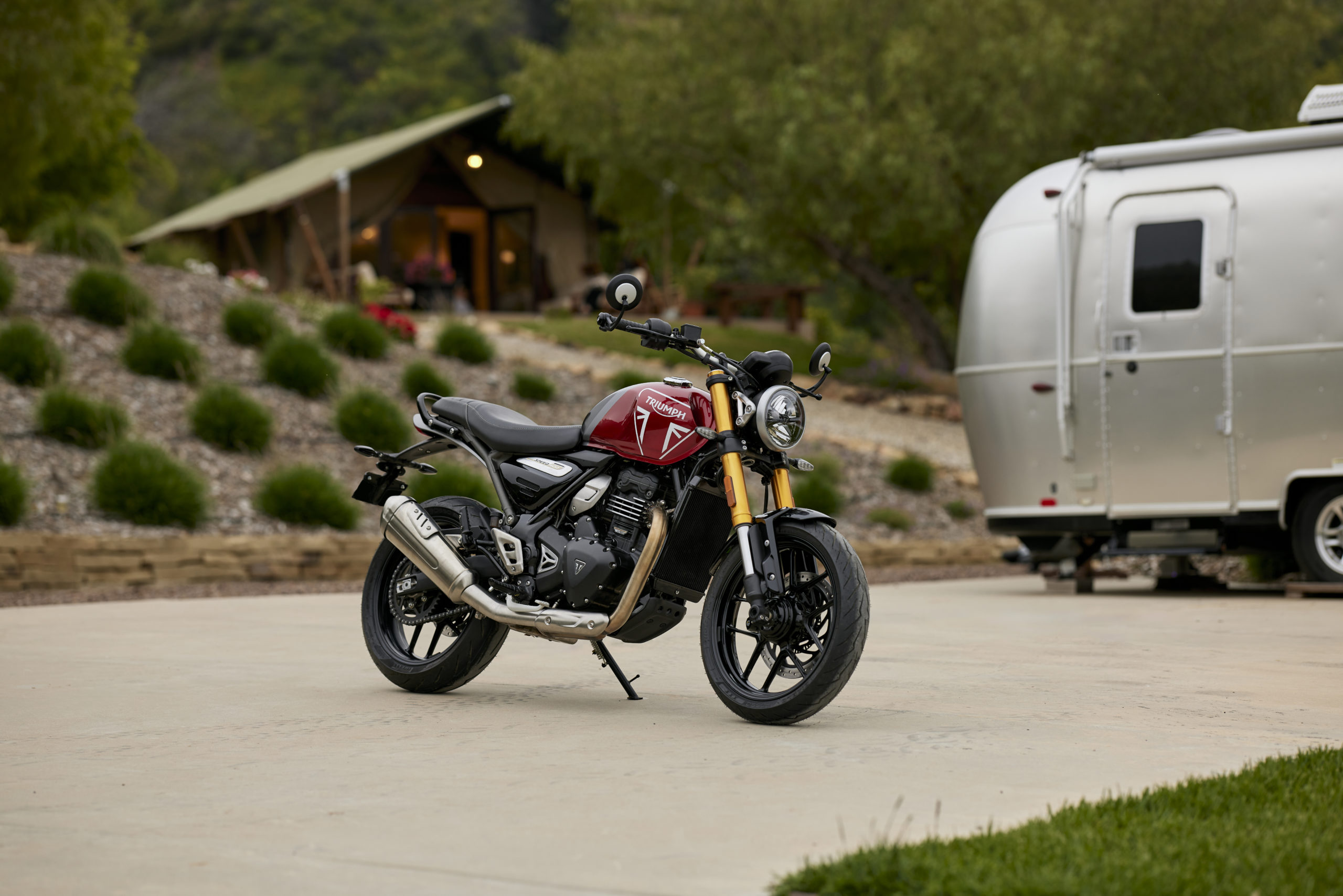 Et en version roadster Classic: la Speed 400
